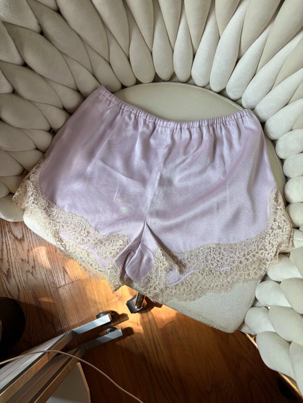 Aritzia Wilfred Whimsy Satin Short